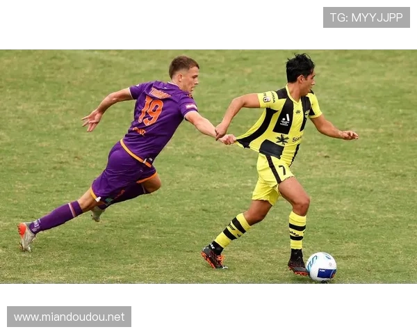 塔加特半场双响主导战局 惠灵顿疾速追分暂落后